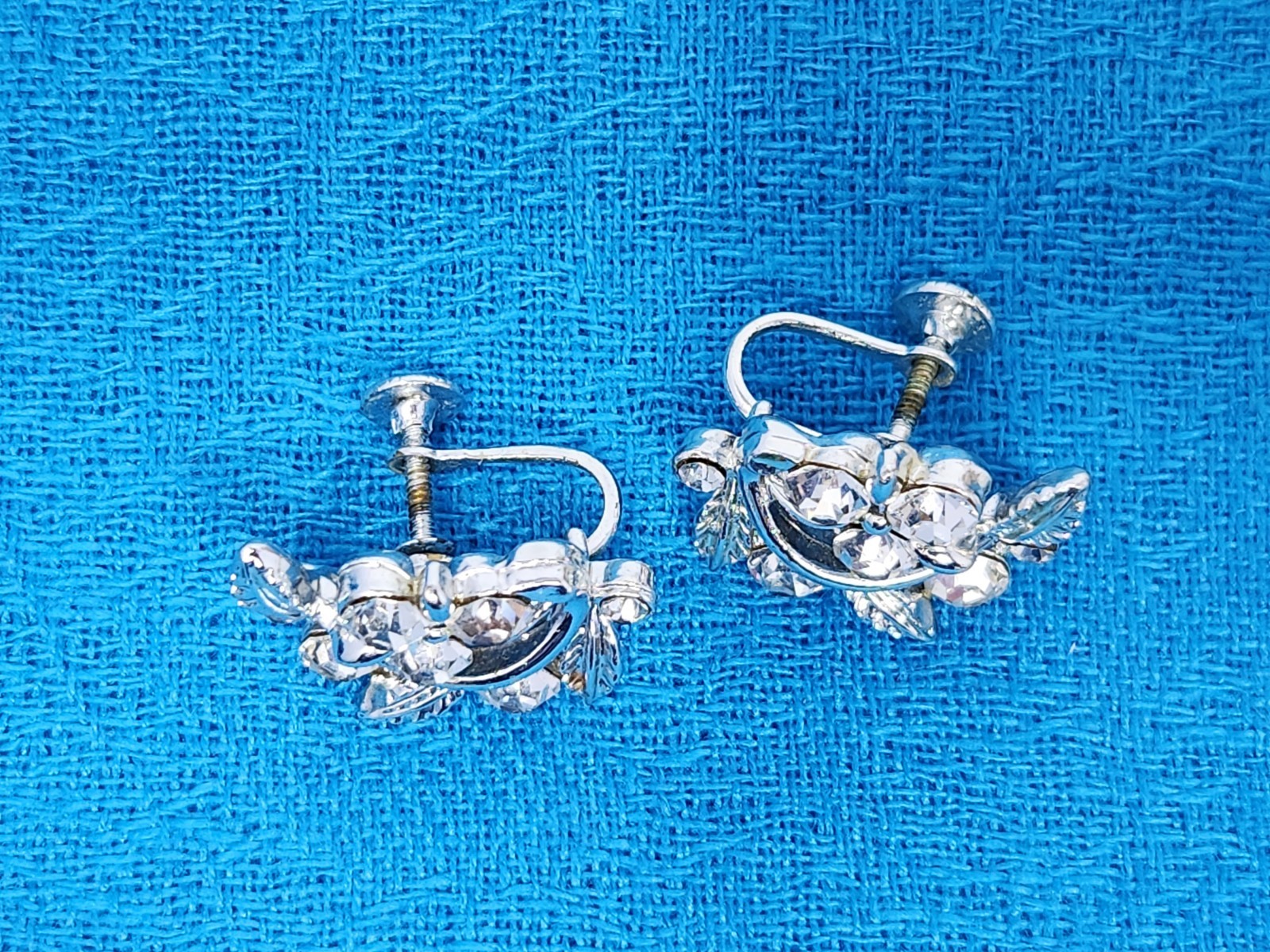 Sparkly Clear Rhinestone Rhodium Plated Floral Botanical Screw-back Earrings VTG
