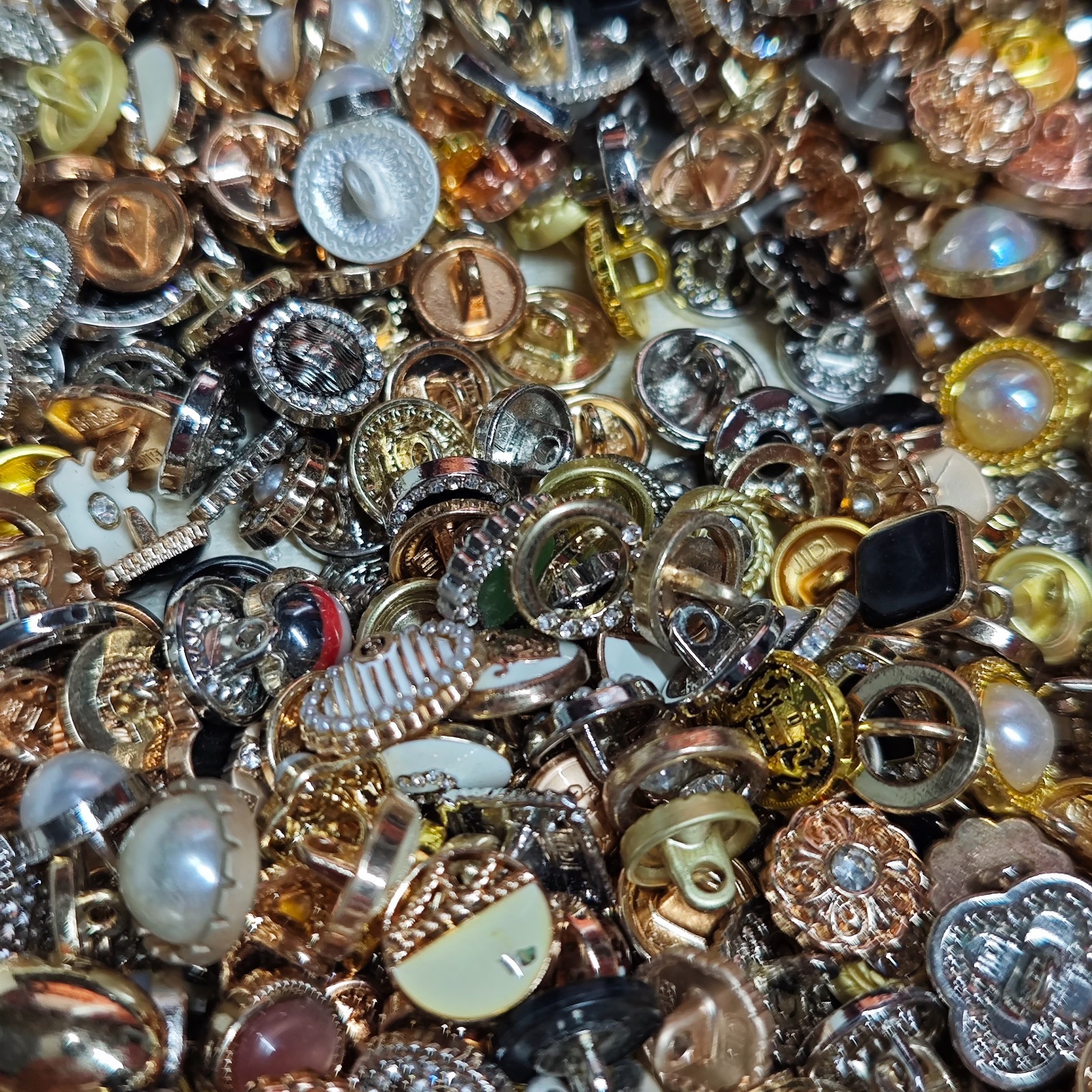 100pcs Vintage Retro Iron Metal Buttons Mixed 1-2cm Sewing Collection Crafts