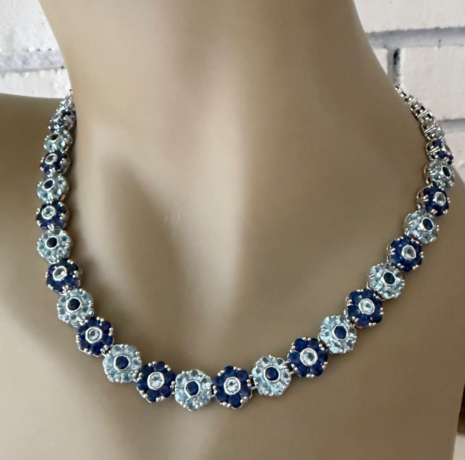 ESTATE SILVER PLATED SAPPHIRE LIGHT BLUE CRYSTAL CLUSTER FLOWER NECKLACE 16″