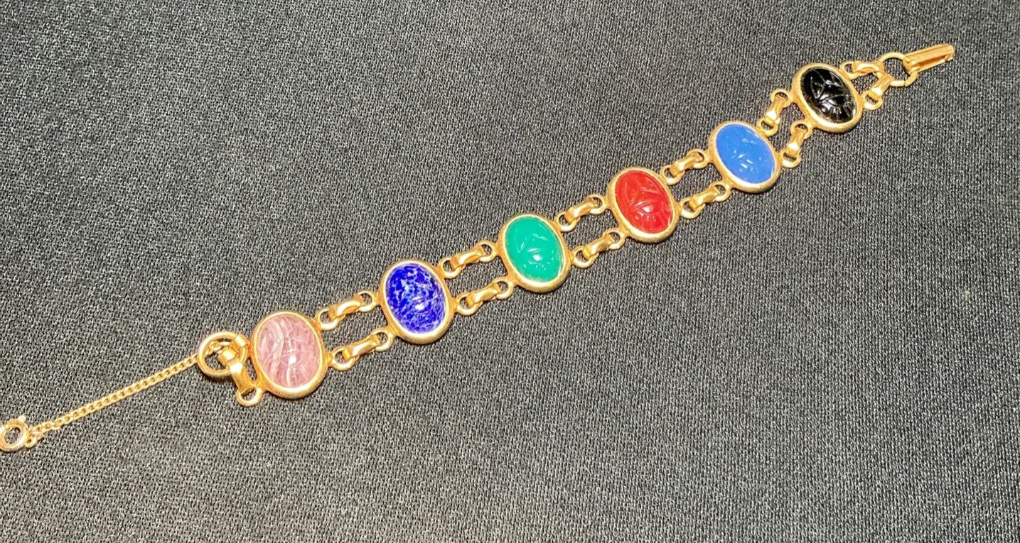 Vintage Gold Tone Multicolor Oval Gemstone Charm Bracelet Scarab Unsigned 7.5″