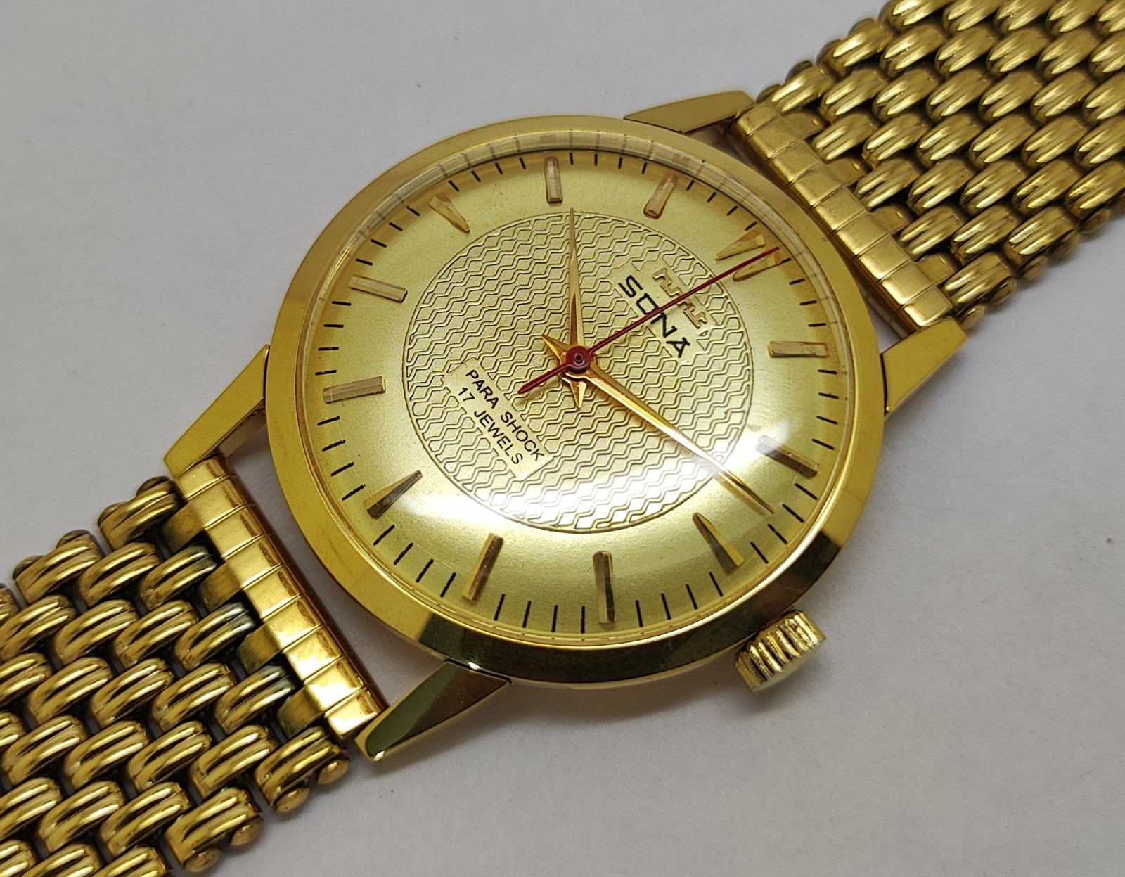 Vintage Hmt Sona Gold Dial 17 Jewels Para Shock Mechanical hand winding Watch