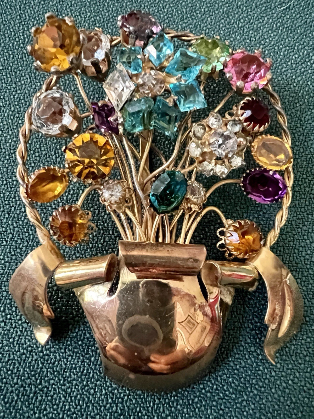1940s SIGNED VOUGE FLOWER BASKET BROOCH FULL MULTI COLORED RHINESTONE FLOWERS