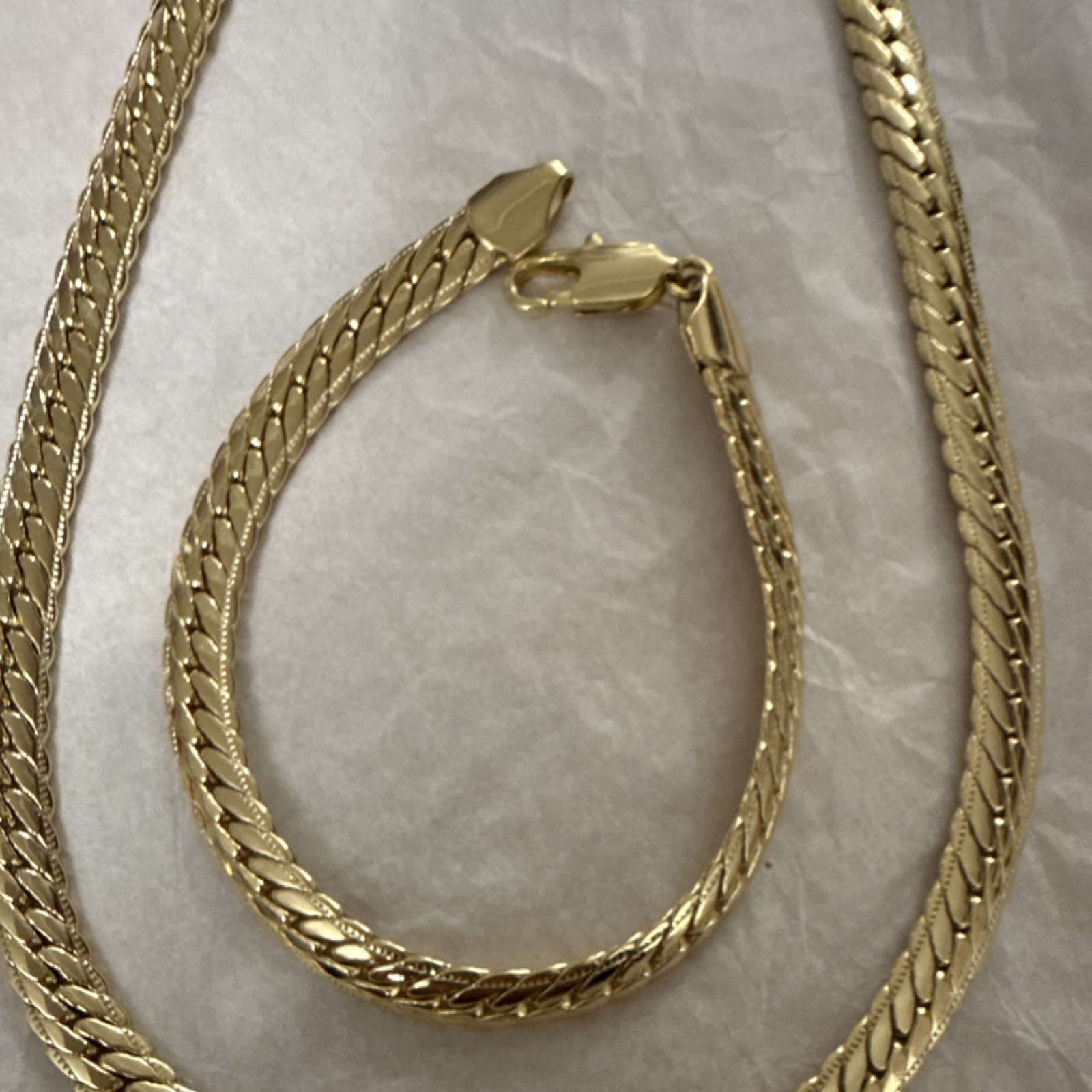 Gold Tone Fashion Jewelry Set Necklace and Bracelet for Unisex Adults