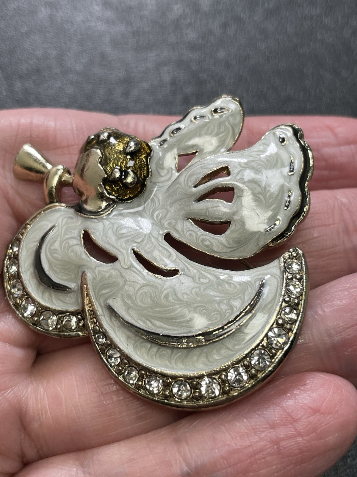 Vintage 1.8” Angel Figural Cream Colored Gold Tone Crystal Rhinestone Brooch Pin
