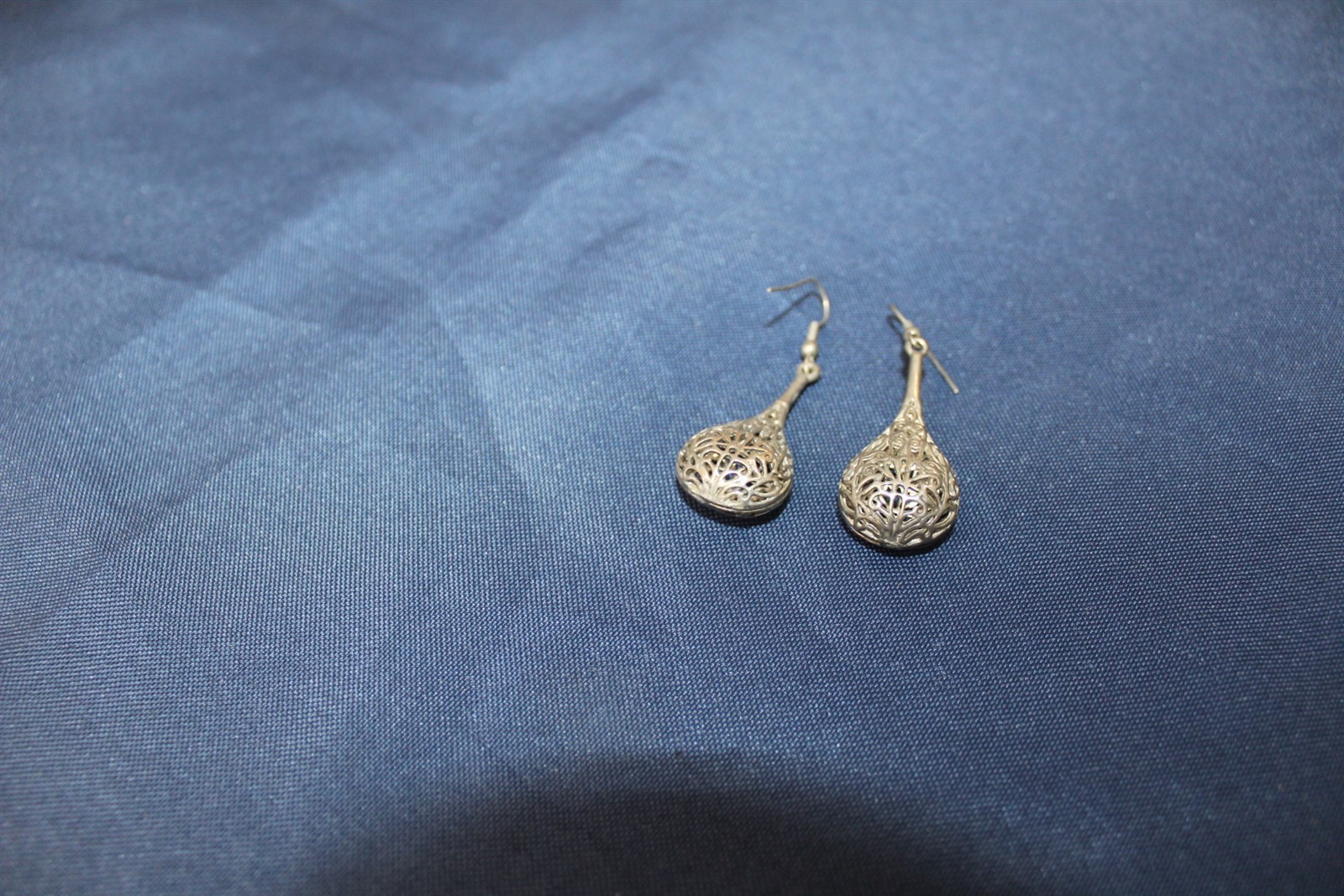 Dangle Earrings Silver-Tone Alloy 1 1/2″ long Vintage