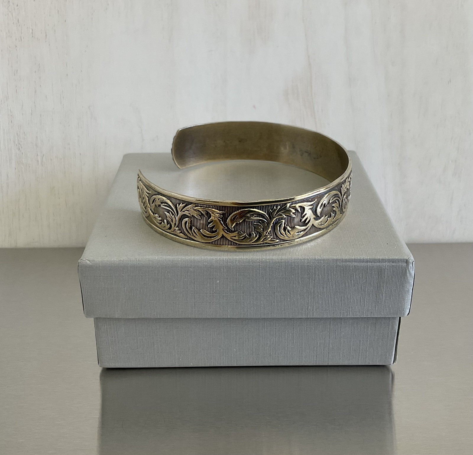 Vintage DANECRAFT Vermeil Sterling Cuff Bracelet Raised Leaf Vine Pattern 6.5″