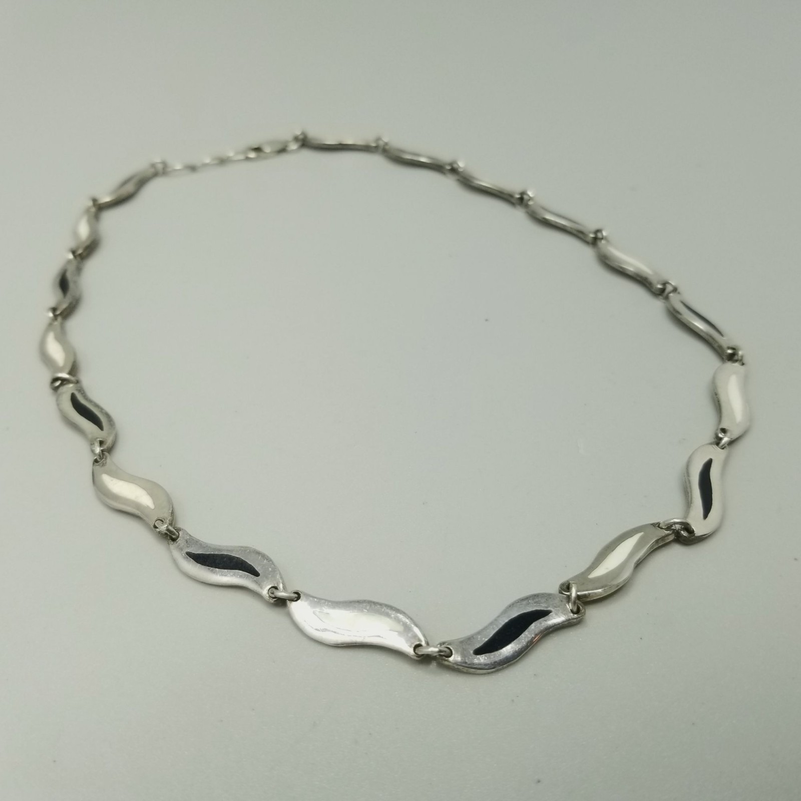 Vintage Sterling Silver Wavy Pattern Chain Necklace Black White Enamel 16 Inch