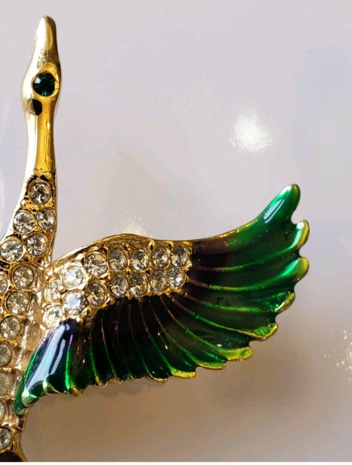 Vtg Giovanni Signed Stork Bird in Flight Gold Plated Enamel Clear Crystal Brooch