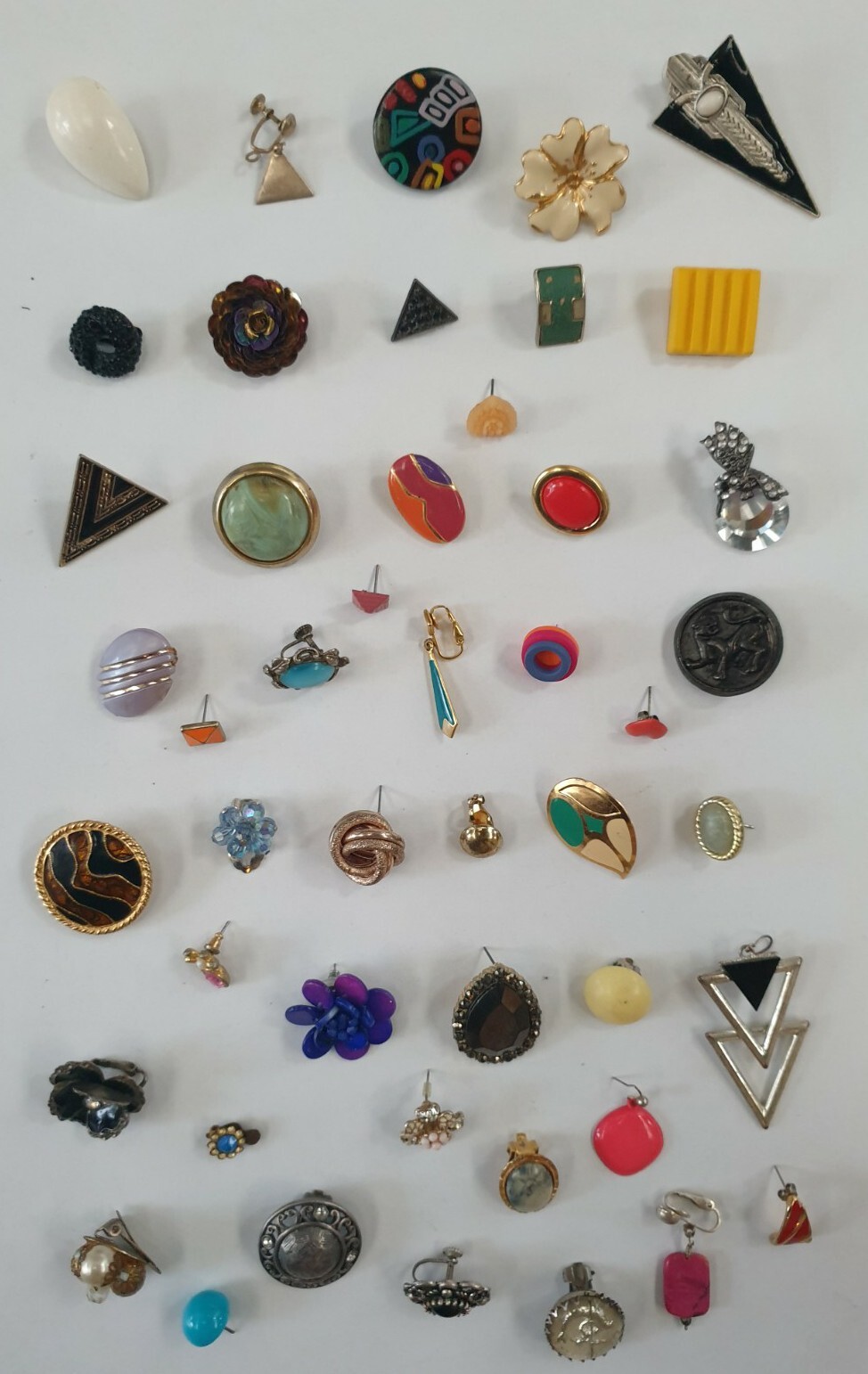 BULK LOT SINGLE GENUINE VINTAGE Some Signed & ENAMEL RETRO ODD EARRINGS #77