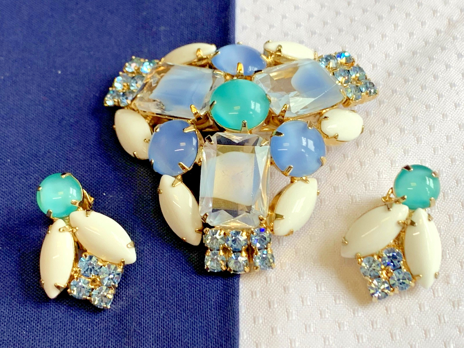 Vtg Rhinestone Costume Jewelry Set Blue Milk Glass Look Brooch Earrings *READ*