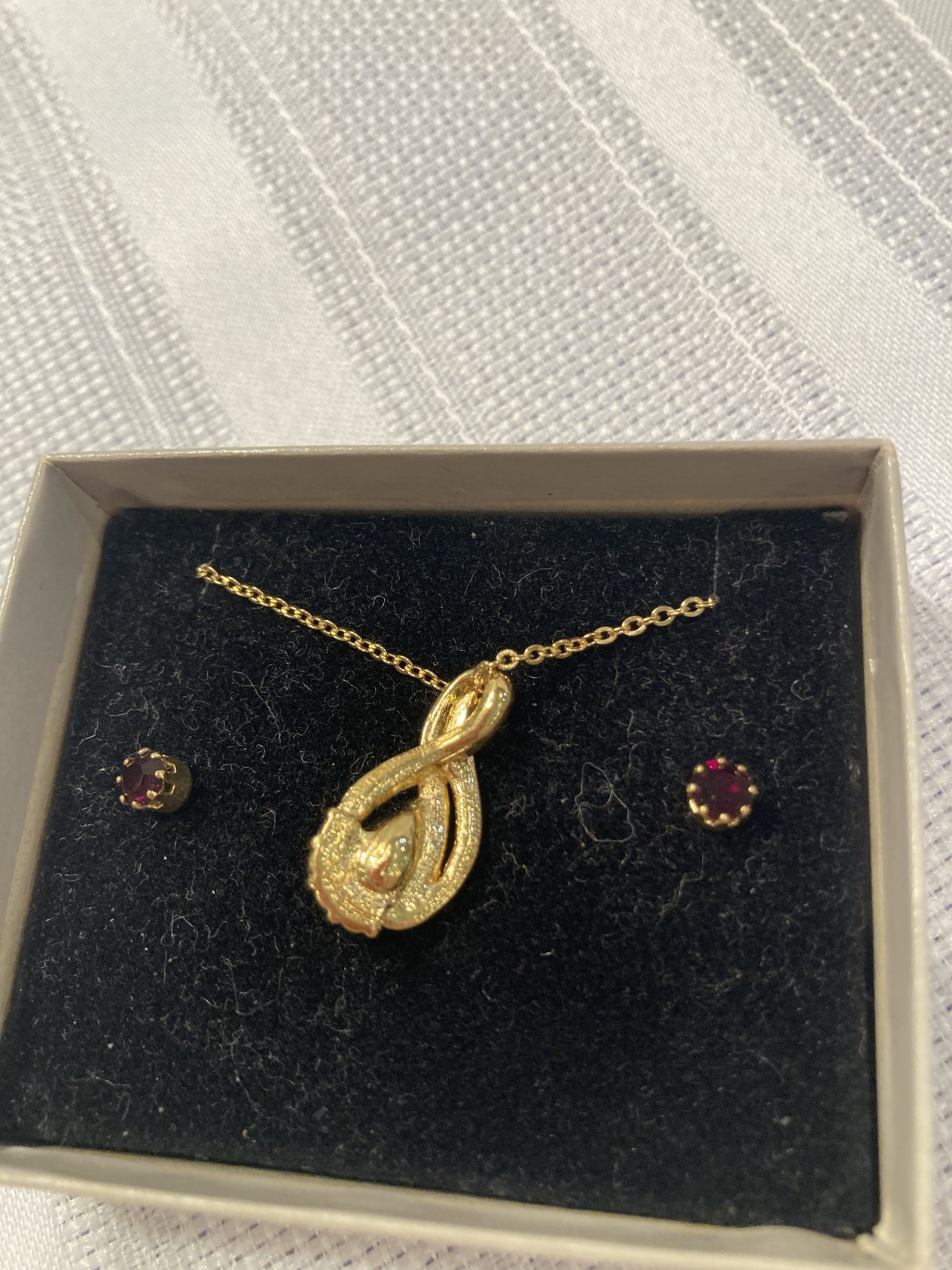 Vintage Avon Simulated Garnet Necklace and Earring Set Teardrop-Shaped Pendant