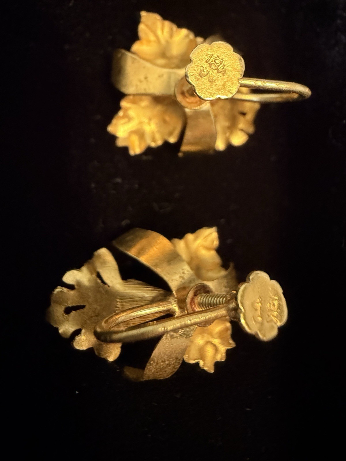 Vintage 18k/750 Gold Screw Back/Non-Pierced Orchid Earrings w/Pearls