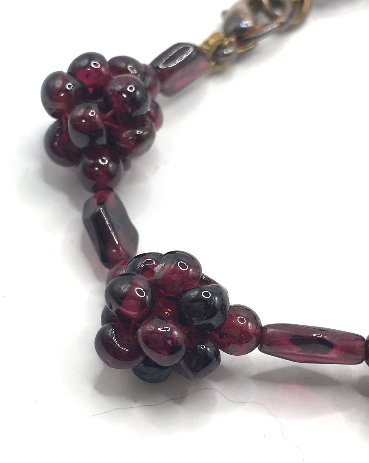 NICE DARK RED GARNET BEAD CLUSTERS BRACELET! EASY TO USE CLASP, LOVELY BEADS!