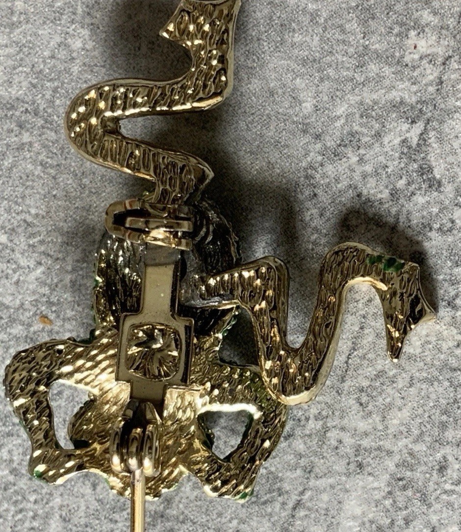8 BROOCHES PINS SCARF CLIP Variety Including Articulated Frog MOP Hong Kong