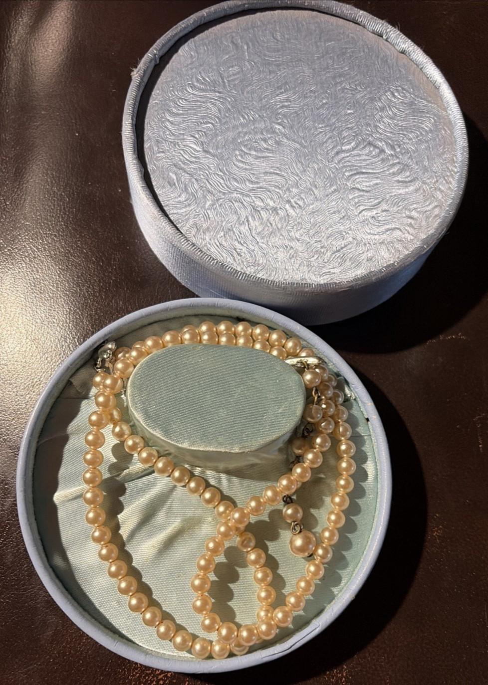 Long Vintage Champagne Faux Pearl Opera Necklace 21″ In Original Round Box
