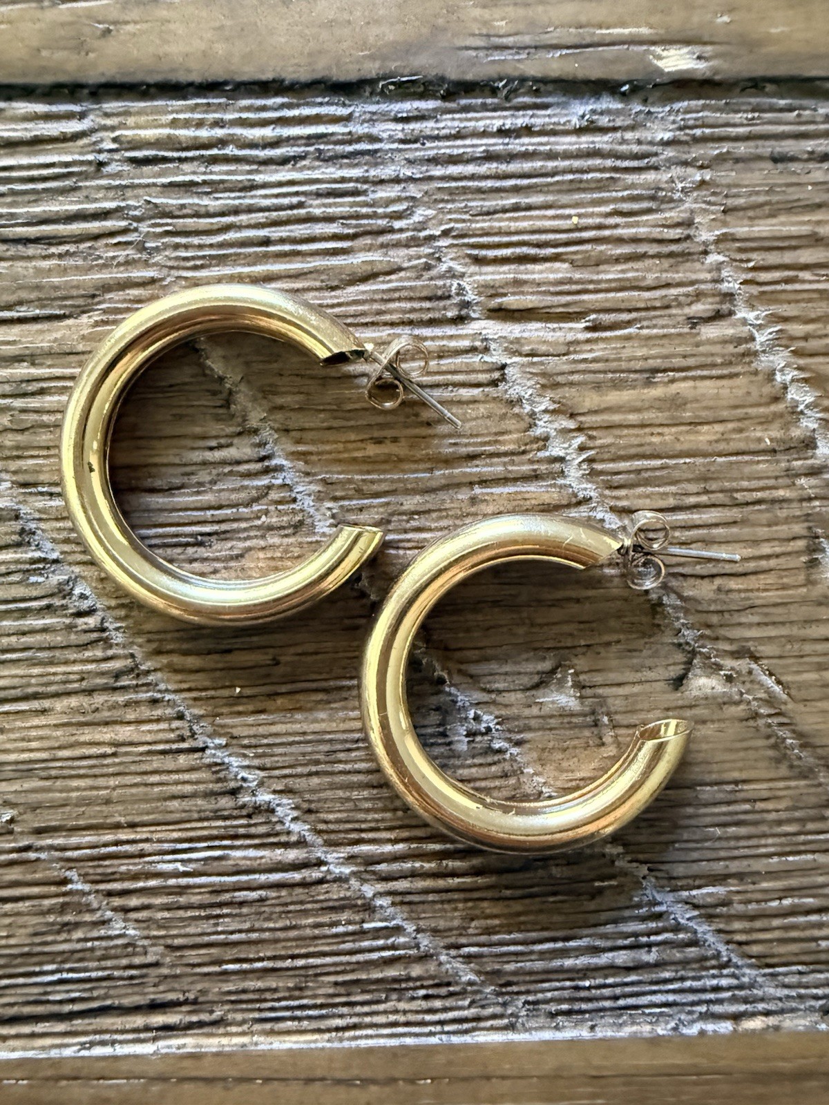 Vintage Tube Hoop Earrings Gold Tone Pierced Ears Lightweight Classic Style 1”