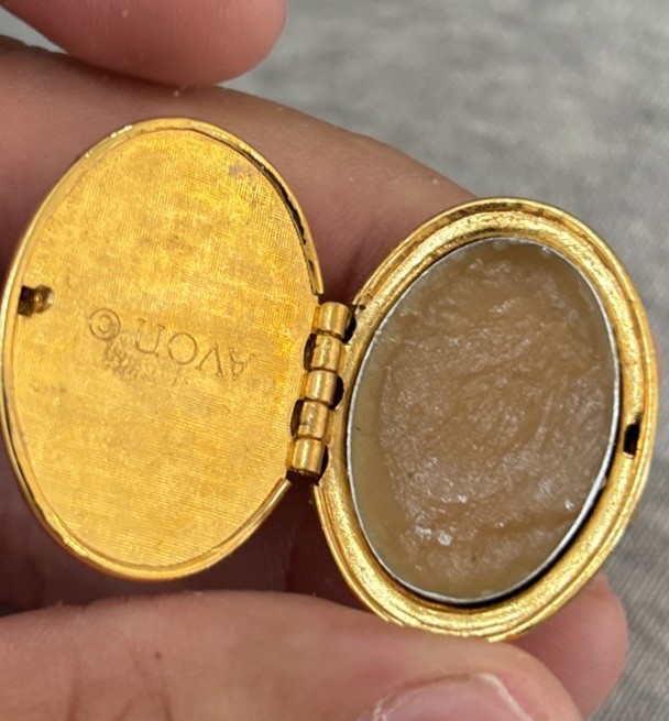 1971 Avon Bird of Paradise Faux Jade Perfume Glacé Locket Adjus Ring 4.5-5.5