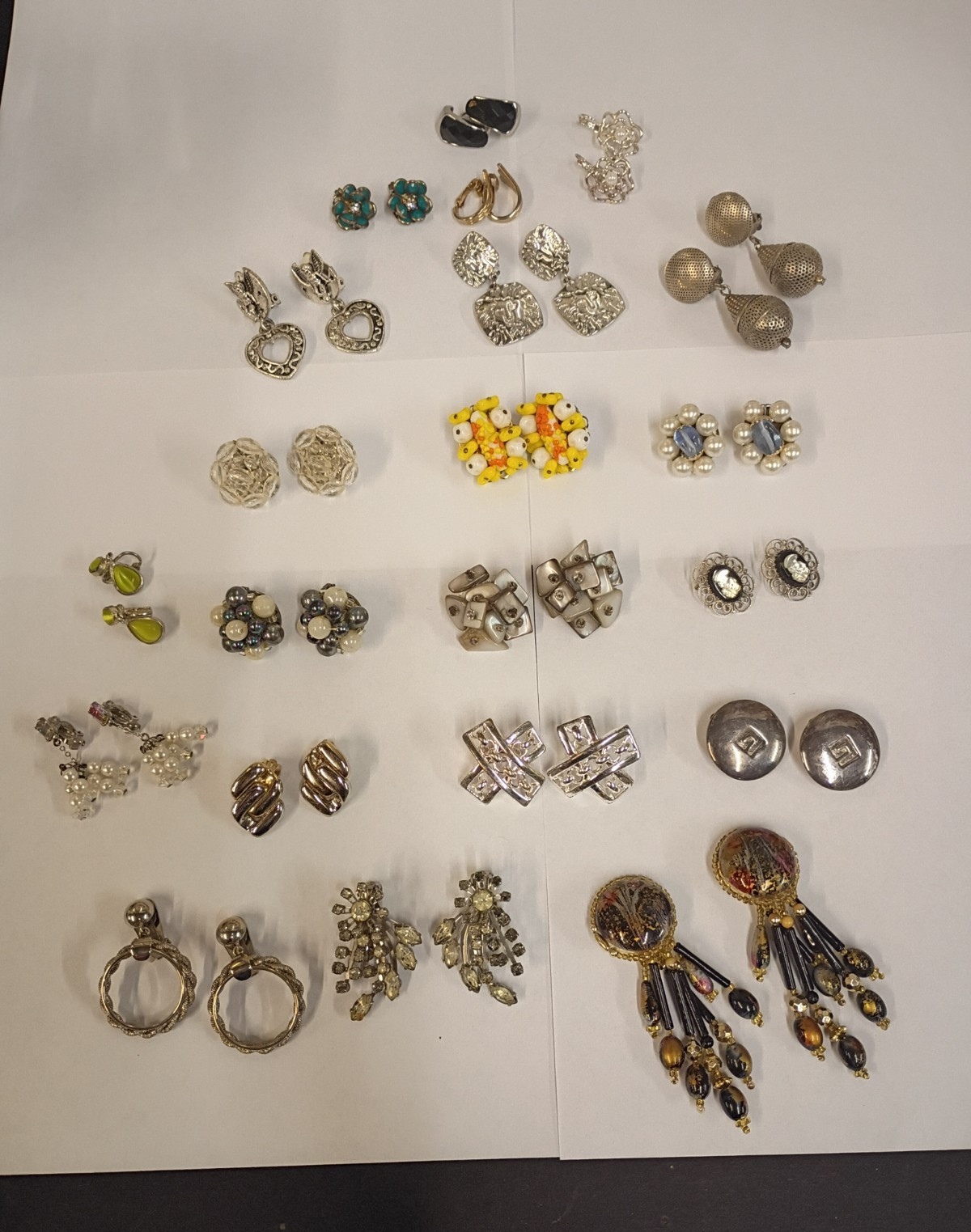 Women’s Vintage Clip-On Earrings 21 Pairs