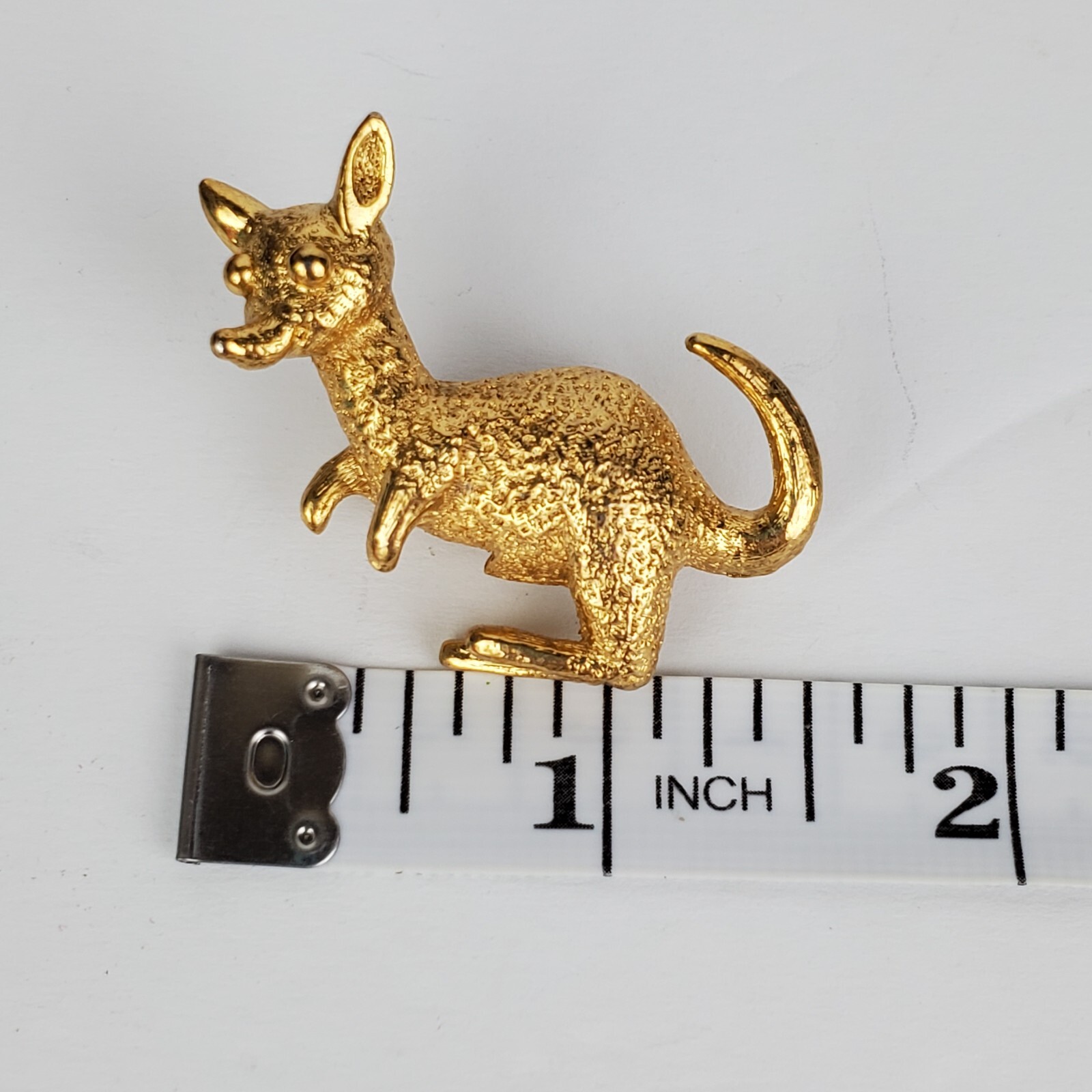 Brushed Textured Gold Tone Metal Kangaroo Joey Brooch Pin Jewelry