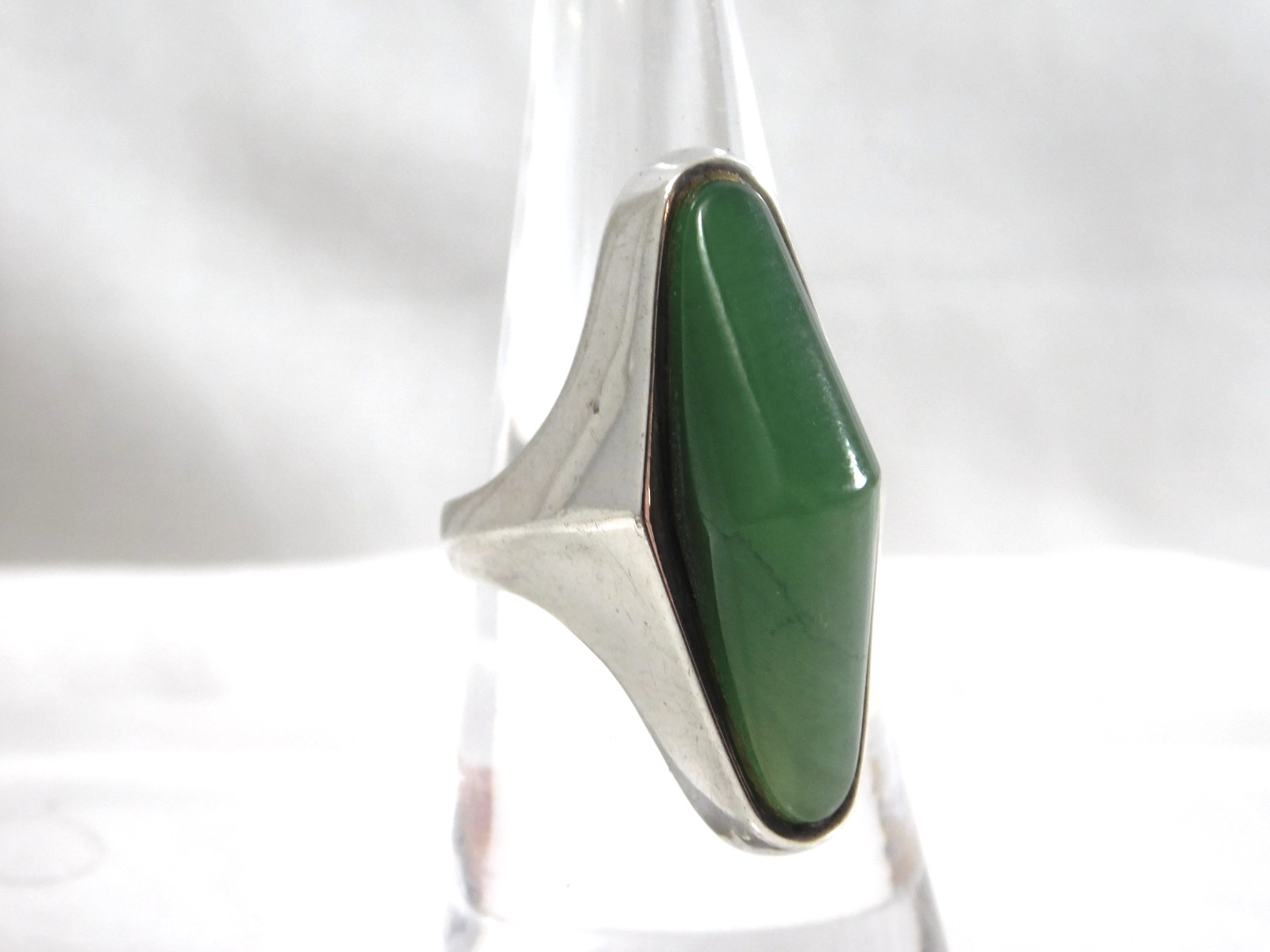 Mid-Century Modernist Green Nephrite Jade Elongated Rhomboid 925 Sterling Ring 7