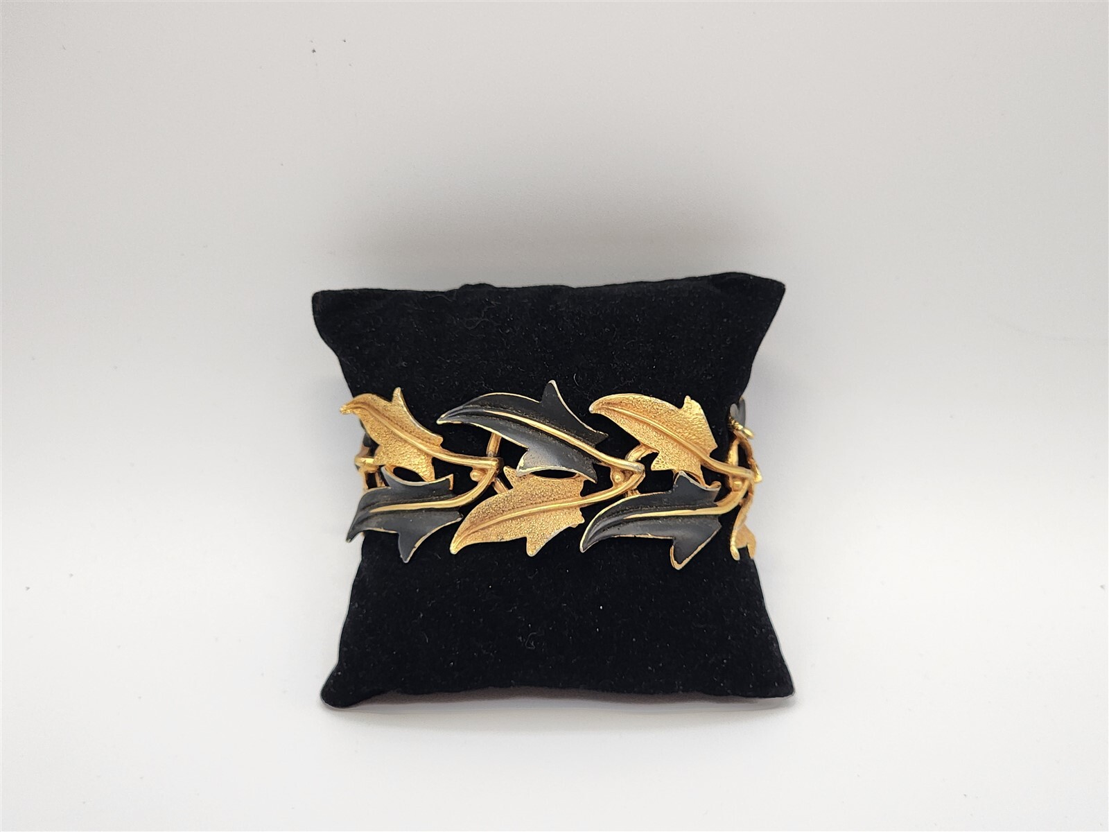 Vintage Mode Art Black & Gold Tone Leaf Bracelet, Brooch, Clip Earrings Set