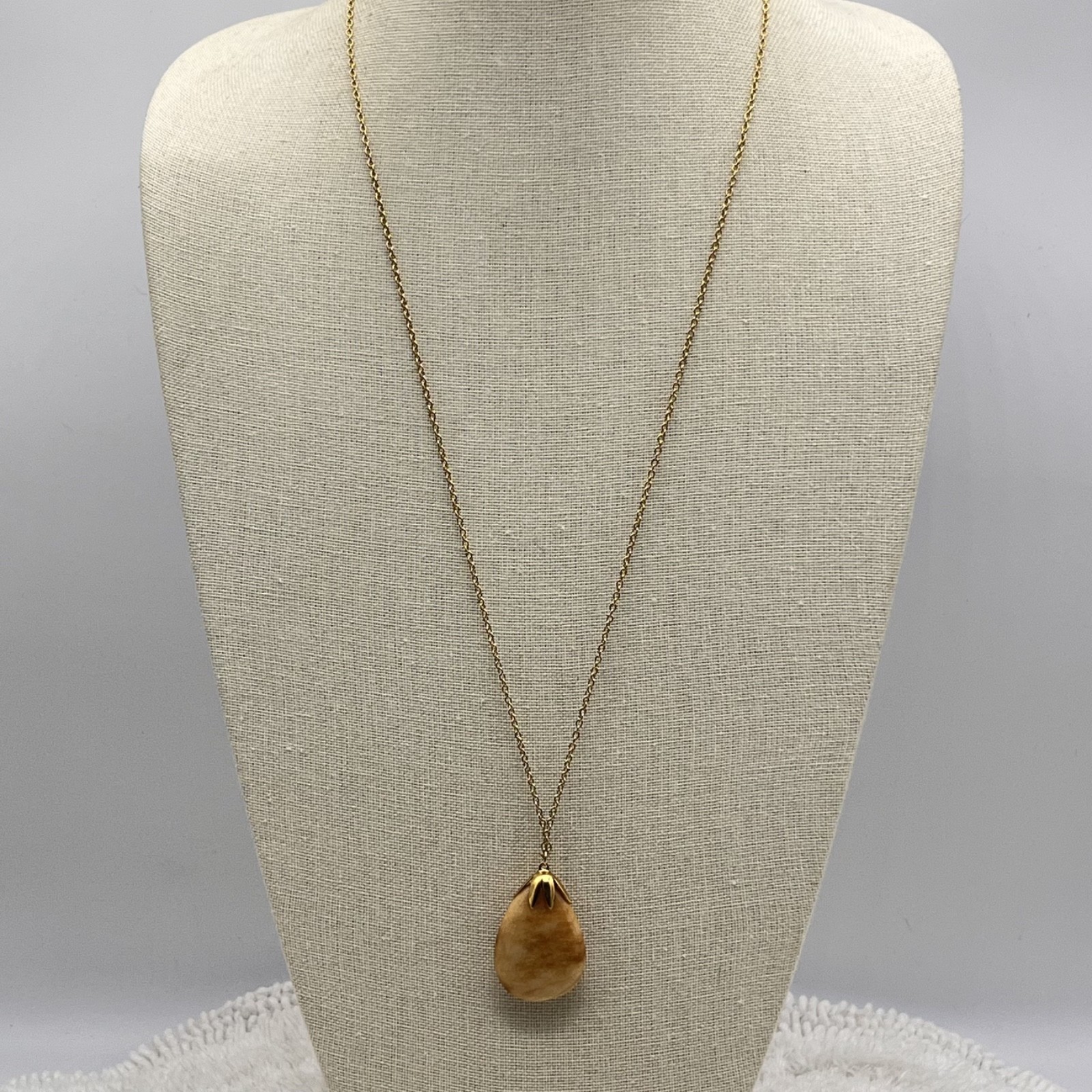 Vintage Honey Agate Necklace Teardrop PendantGold Tone Leaf Cap 28″