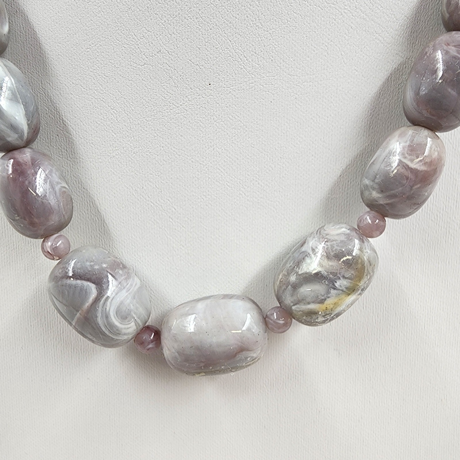 Gray Lavender Polish Marbled Agate Faux Pearl Beads Statement Necklace 12″ Drop