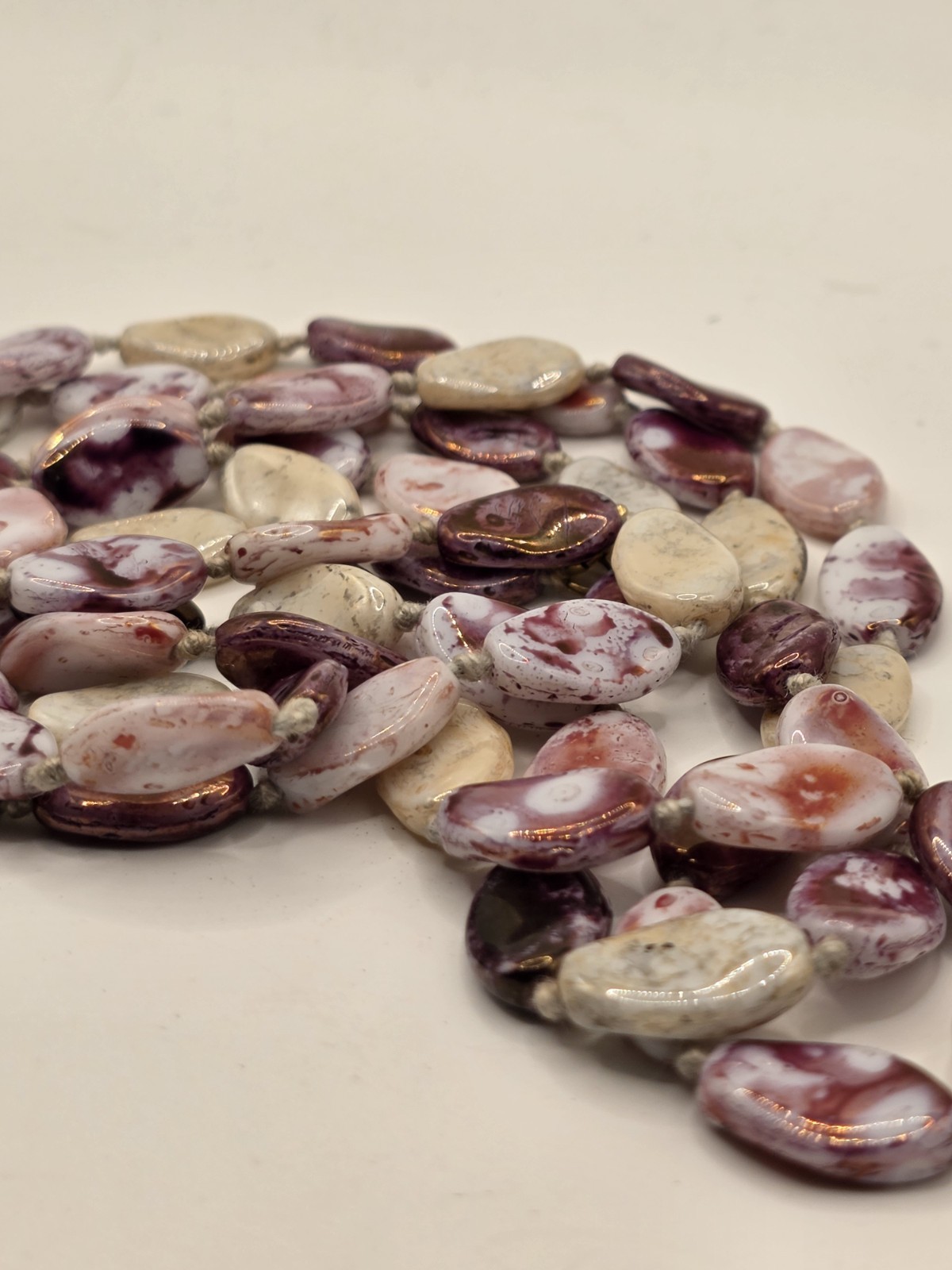 Vnt,purple/cream Swirl Glass Beaded Necklace,25 In