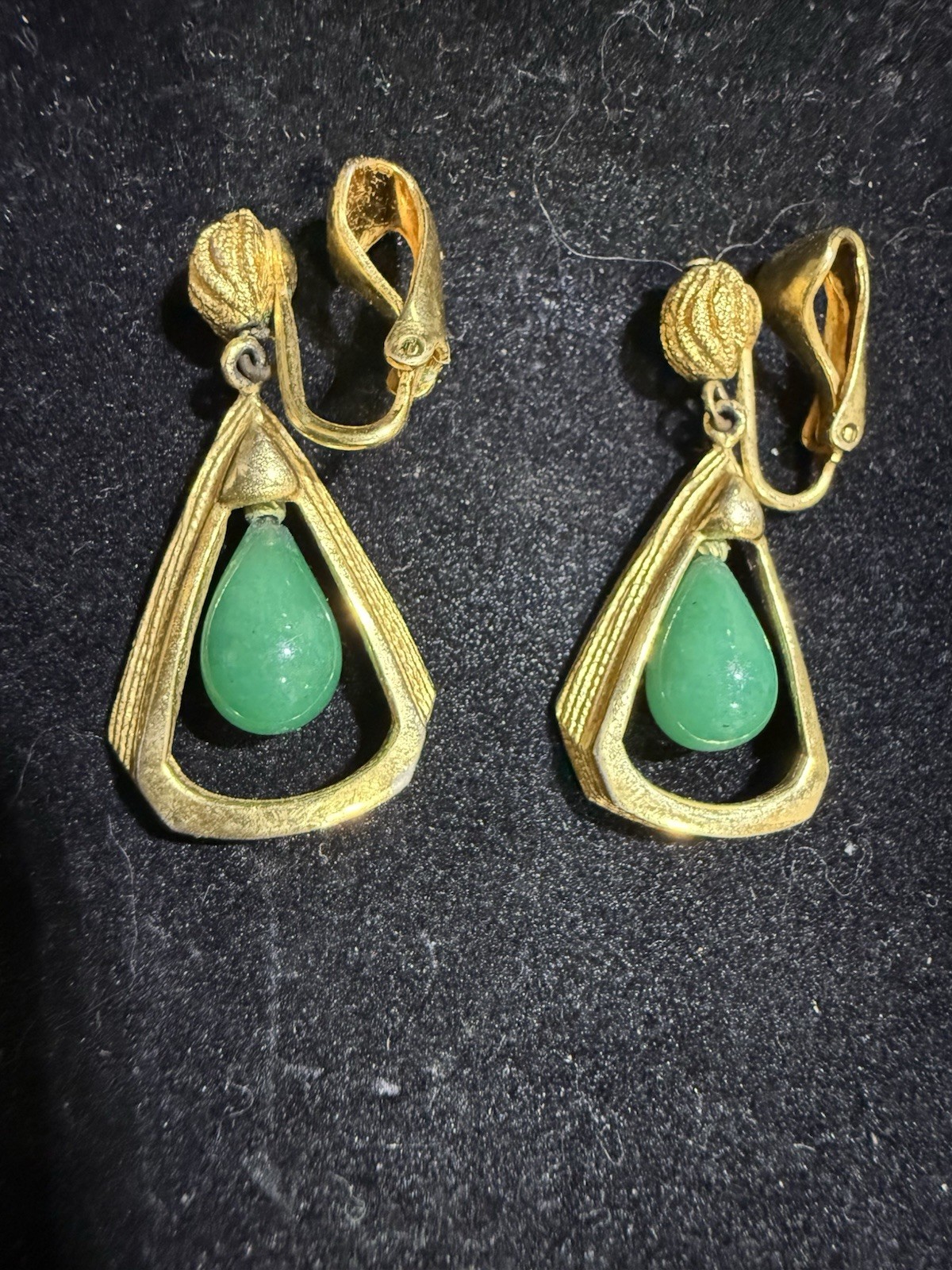 Vintage Gold Tone Faux Jade Dangle Tear Drop Necklace and Clip-On Earring Set