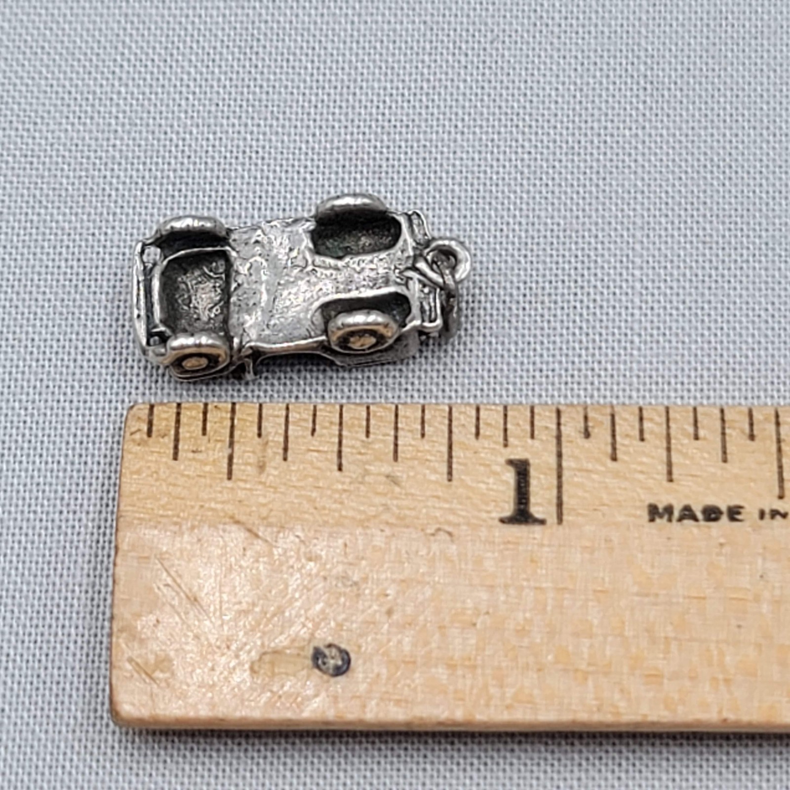 VINTAGE Sterling WWII MILITARY JEEP Silver Bracelet Charm 3/4″