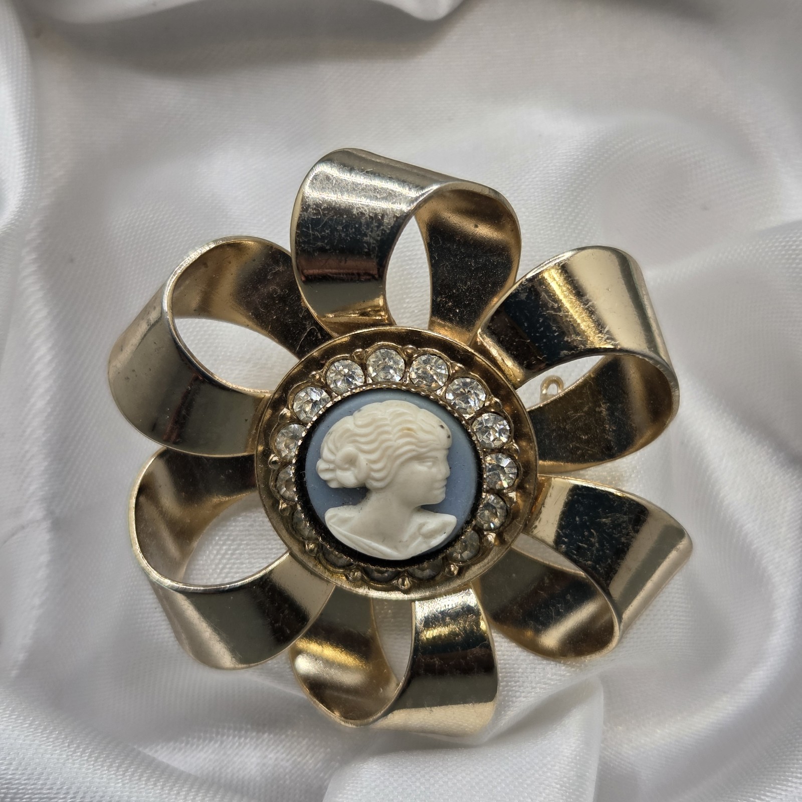 Vintage Unsigned Cameo Brooch Rhinestone Goldtone Flower Ribbon