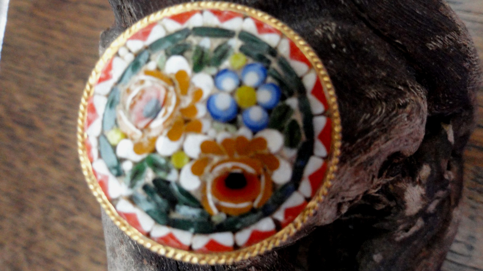 Mini Mosaic Pin/Brooch 1″ Dia. Floral Italy Gold Tone Green Red White Mustard VG