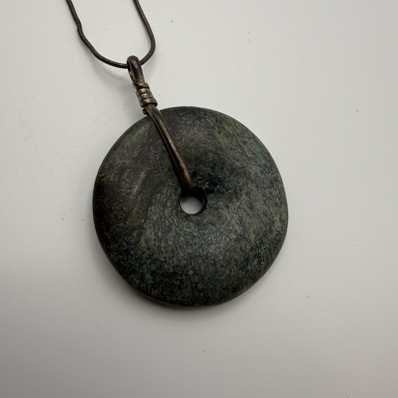 Vintage AGI Snake Chain Necklace Natural Green Gemstone Bi Disc Donut Pendant 16