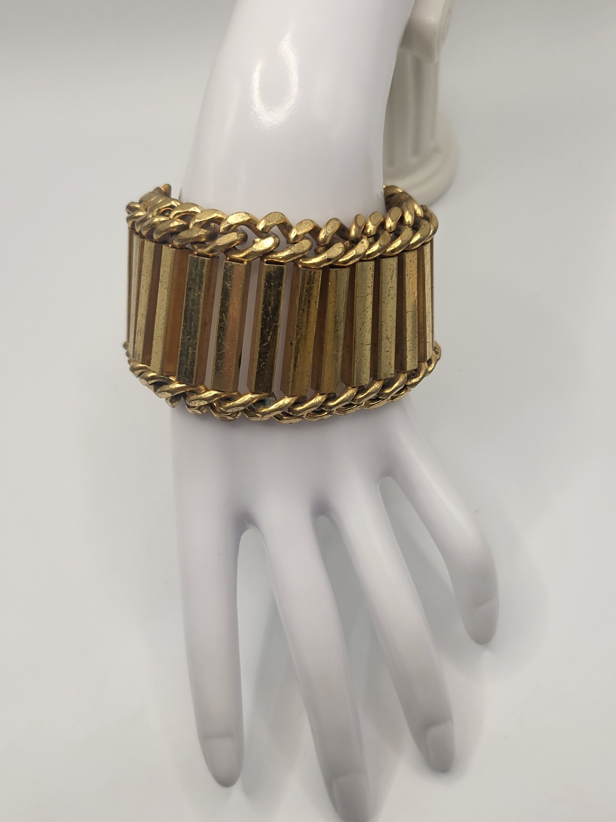 1930s Signed MONET JEWELERS Very Rare Bracelet Wide Gate Curb Chain Border 7″