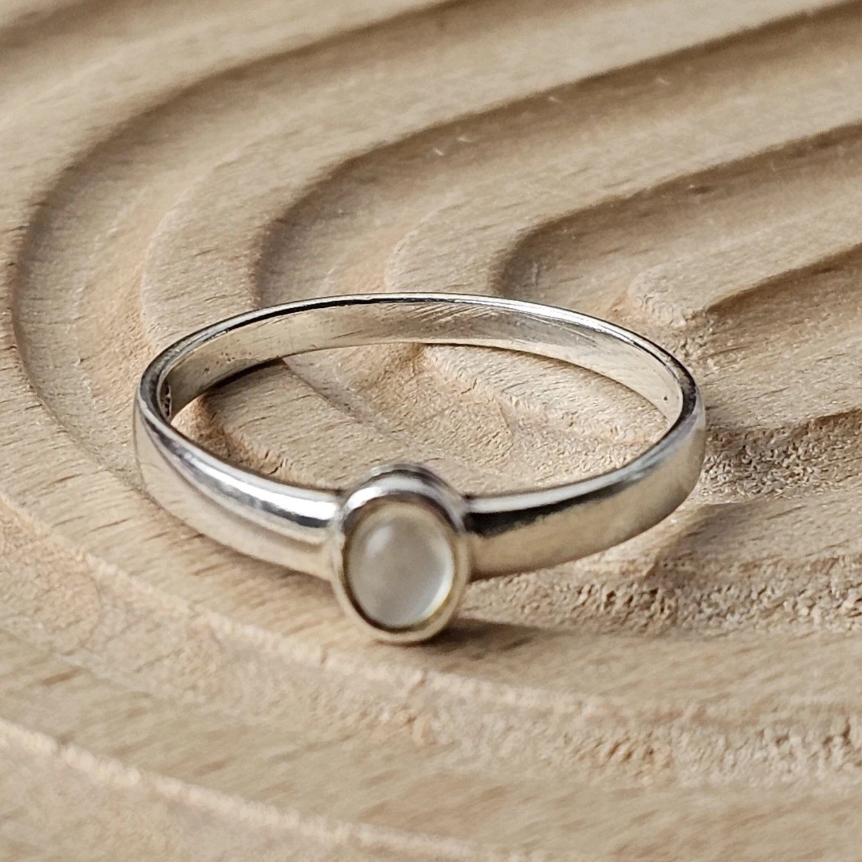 925 Sterling Silver Moonstone Minimalist Stackable Ring Size 6 – 1.29g