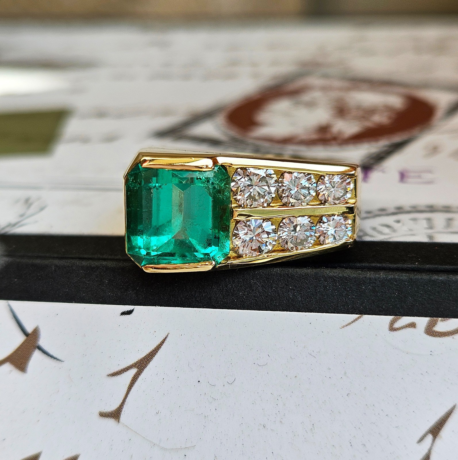 Vintage GIA 4.20ctw Natural Colombian Green Emerald Diamond 18K Yellow Gold Ring