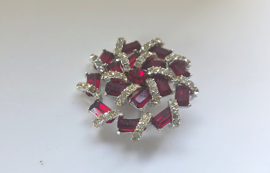 Vintage Ruby Red & Clear Rhinestone Brooch ( Excellent Condition ) 1.5″ Round