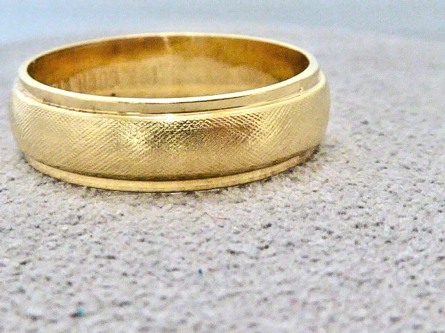 70’S NEW OLD STOCK 10K YELLOW GOLD FILLED 6 MM WIDE SIZE 12 BAND RING