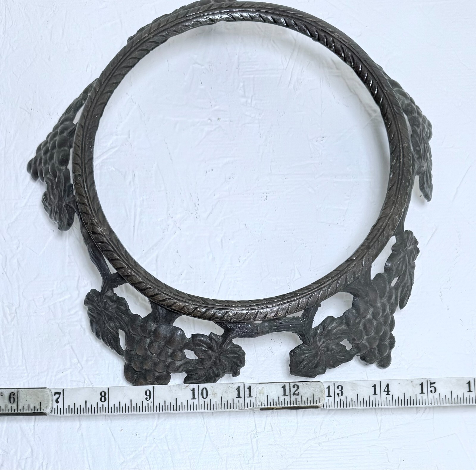 Vintage Metal Ring Grapes And Leaves 10″ Round Alloy
