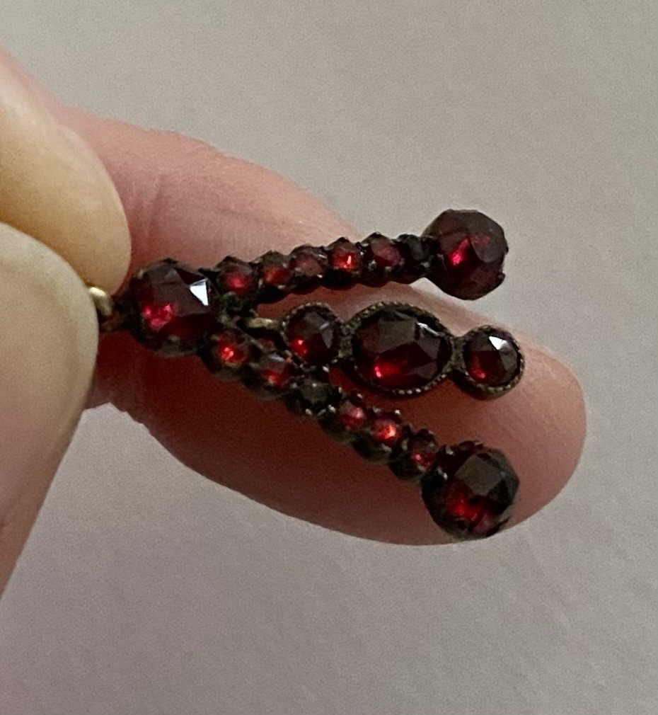 Victorian Garnet Pendant – circa 1837-1901, Low Carat Gold (5F149)