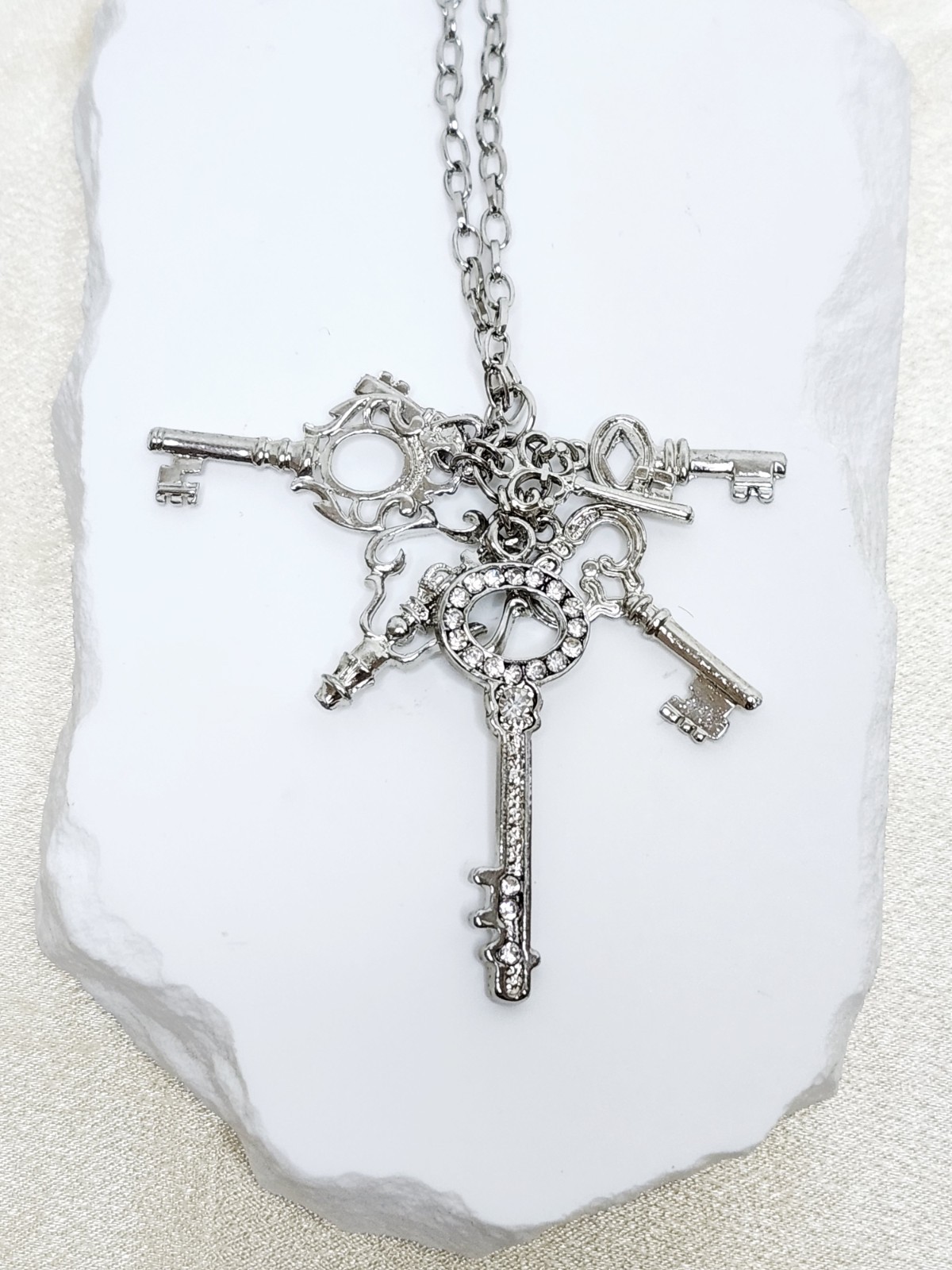 Vintage Silver Tone Multi Key Charm Chain Necklace – 24″
