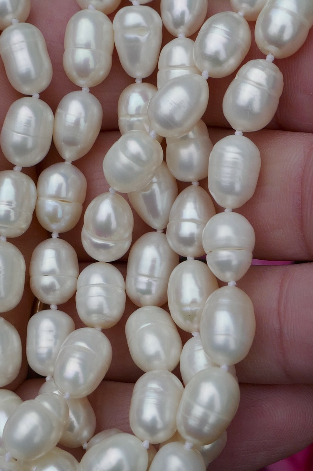 Vintage 6.4 mm x 10.6 mm White Circle Pearl Necklace – 33″ Long