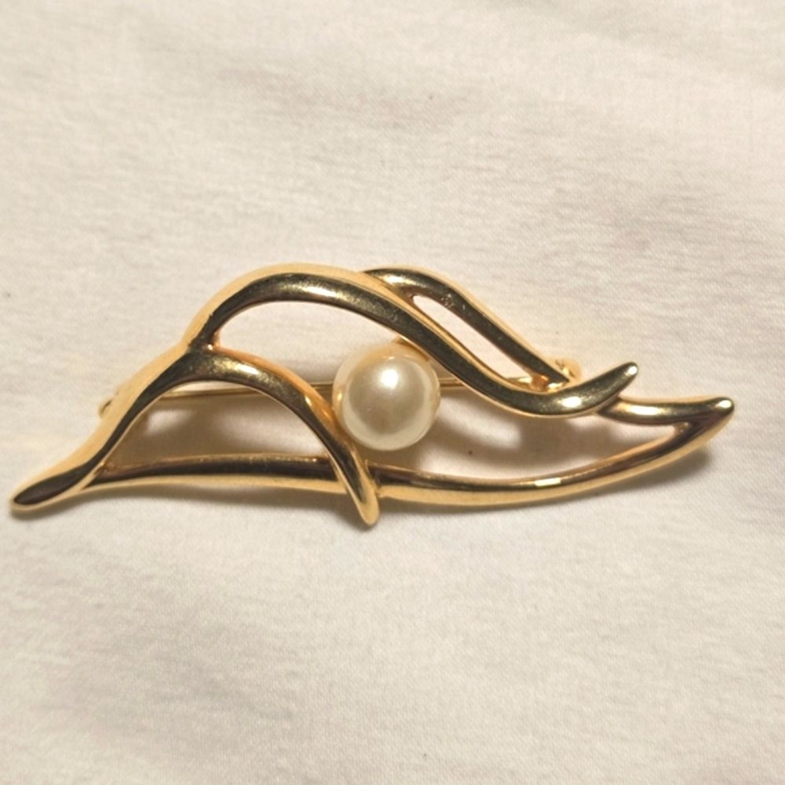 Napier Gold and Cream Brooch with Pearl Accent