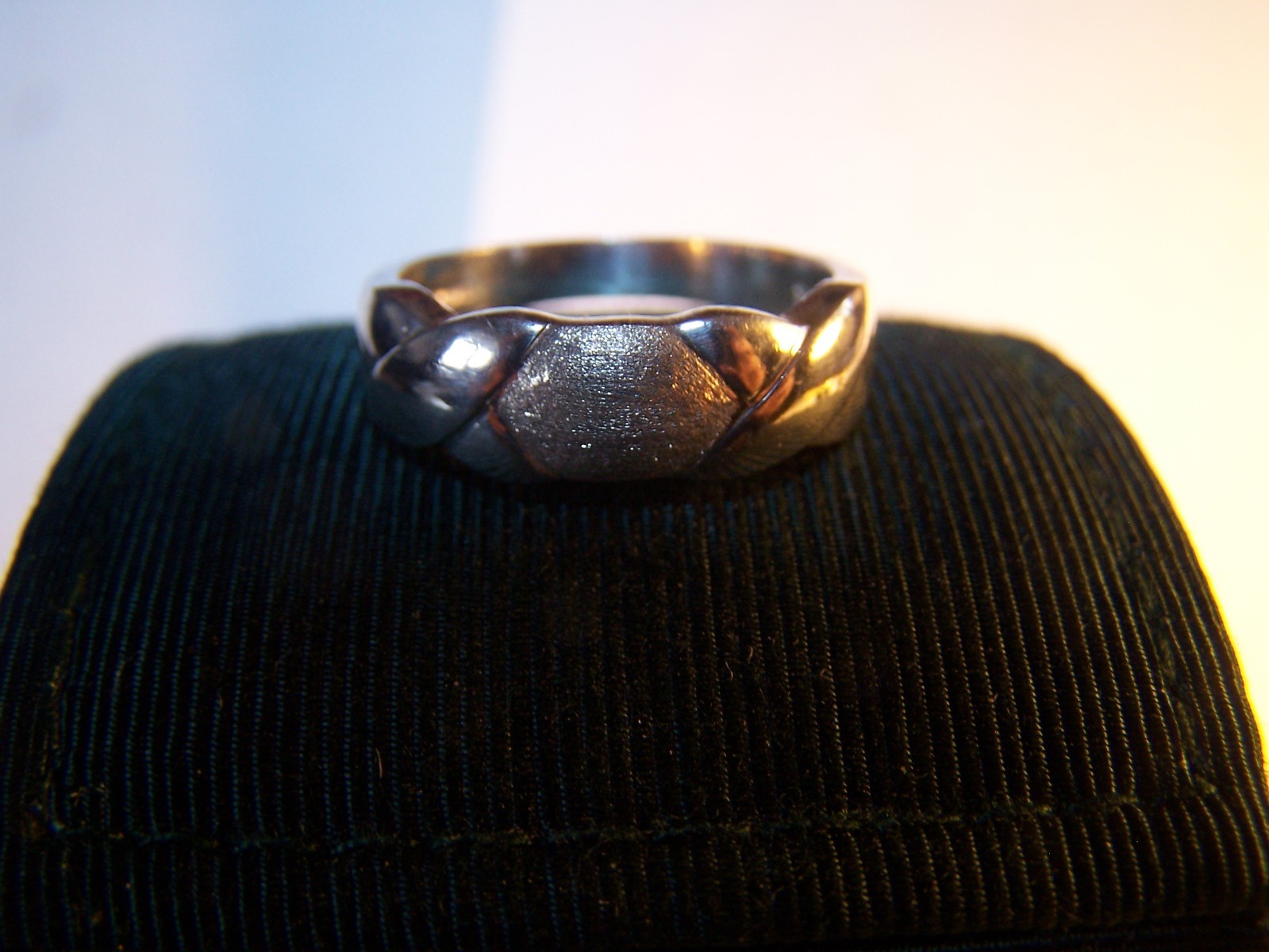 VINTAGE NEW UNISEX HUGS&KISSES STERLING SILVER BAND/RING SIZE 9 3/4 SIGNED