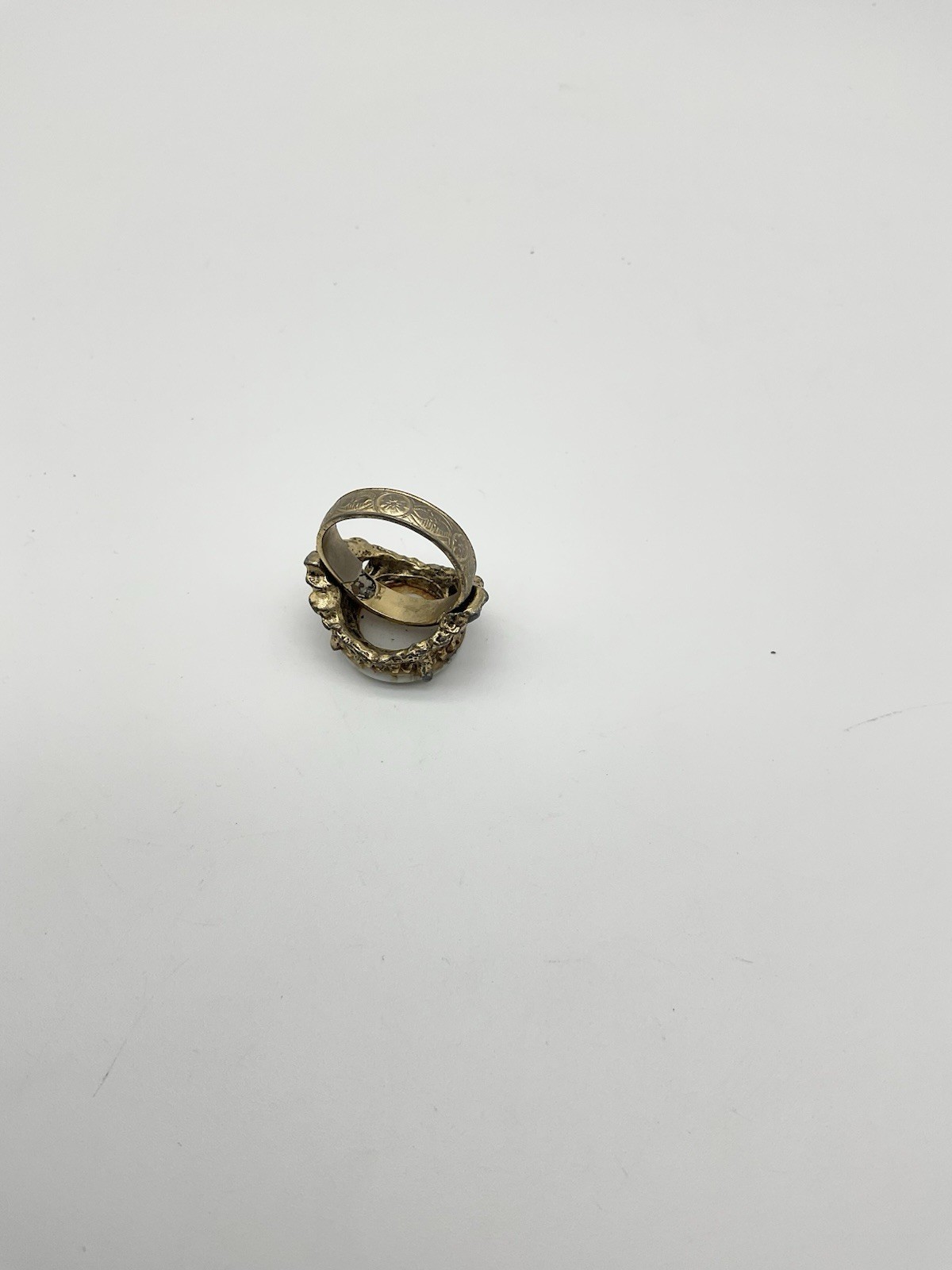 Vintage Gold tone Ring With A Hand Painted￼Stone With A Floral Design!!Y1