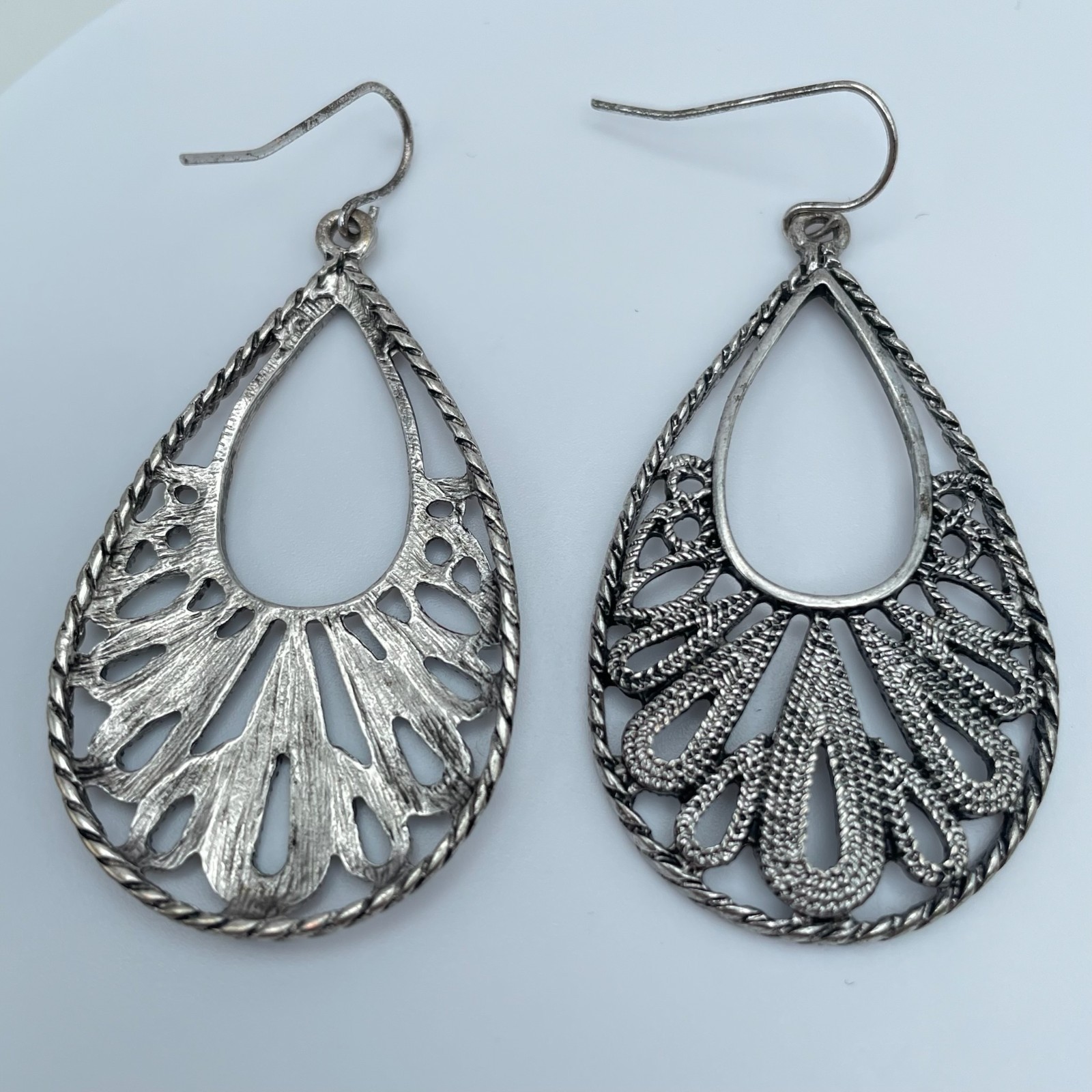 Vintage 90s Silver Tone Filigree Teardrop Dangle Earrings Boho Fashion Jewelry