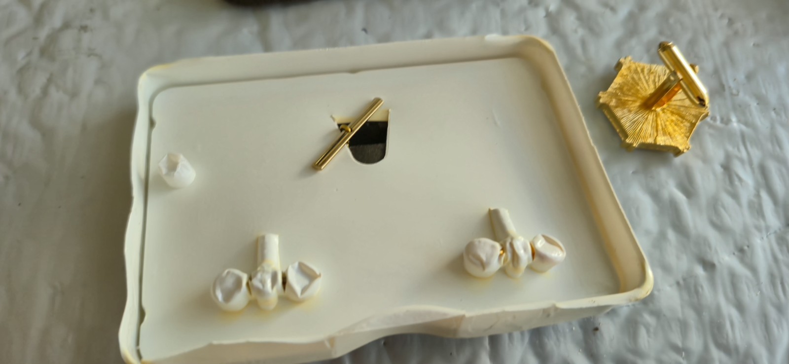 VINTAGE Carson Pirie Scott Co. Cufflinks & Tie Tack Cameo Set. LOOK UNUSED! PINK