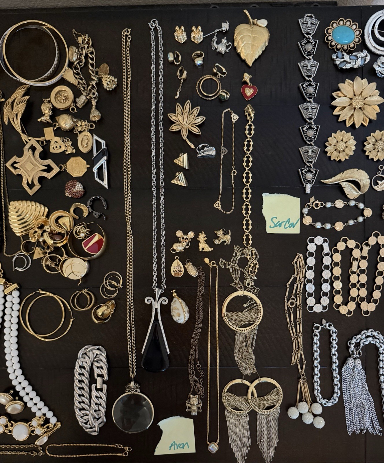 HUGE ESTATE JEWELRY LOT 100+ pcs Signed CORO Lisner AVON Monet NAPIER Sarah Cov
