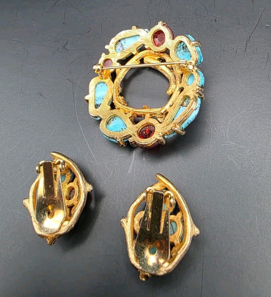 Vintage Unsigned Hattie Carnegie Pressed Turquoise/Red Glass Brooch/Earrings