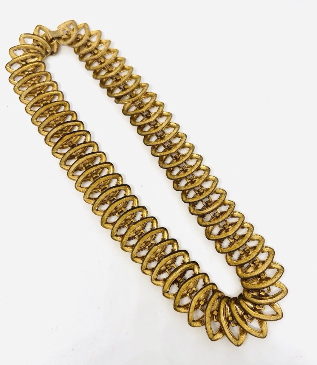 Wide Articulated Gold Tone Elliptical Links Necklace 18 Inches Vintage Jewelry